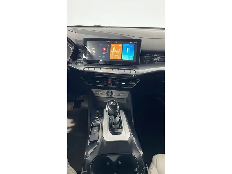 MG GT STD 2023 30