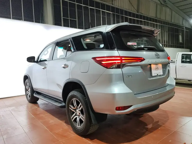 Toyota Fortuner 2024 4