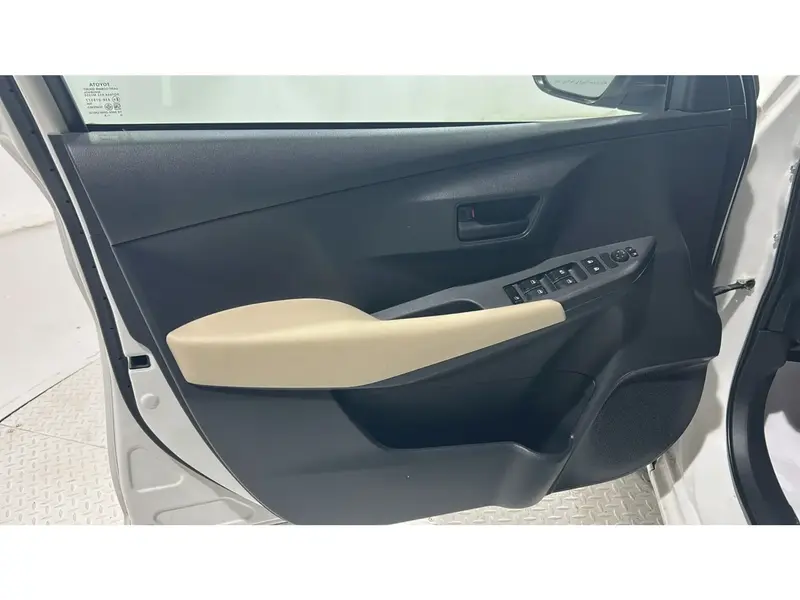 Toyota Yaris Y 2023 11