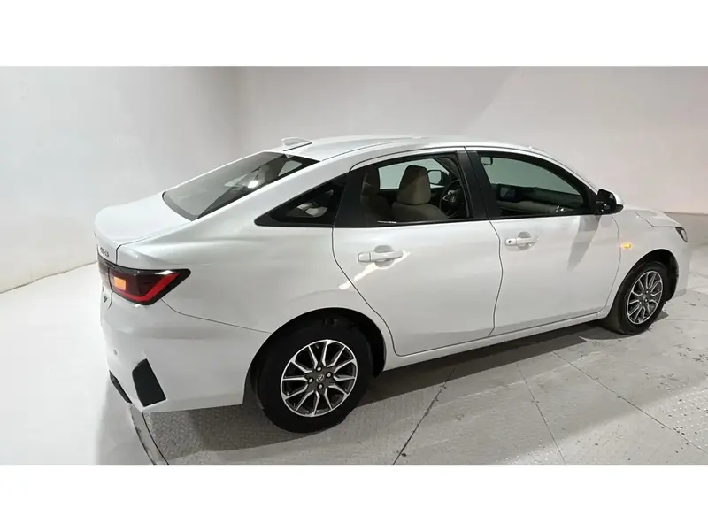 Toyota Yaris Y 2023 9