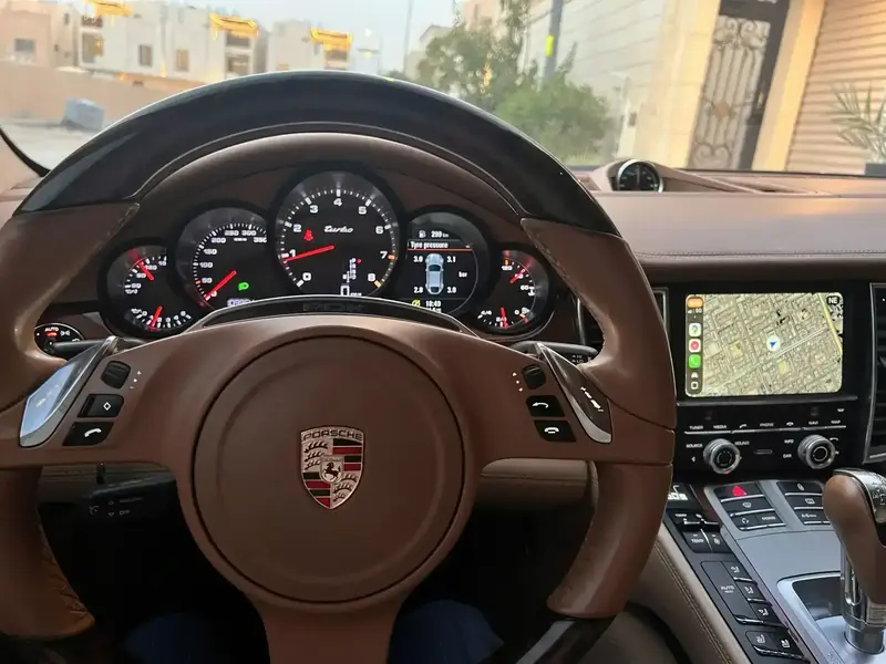 Porsche Panamera 2012 11