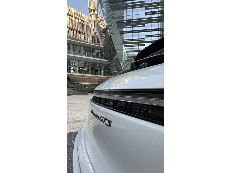 Porsche Macan 2023 8