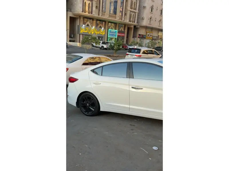 Hyundai Elantra 2017 5
