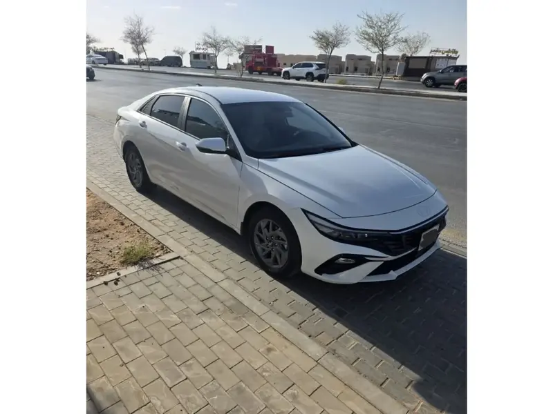 Hyundai Elantra 2025 3