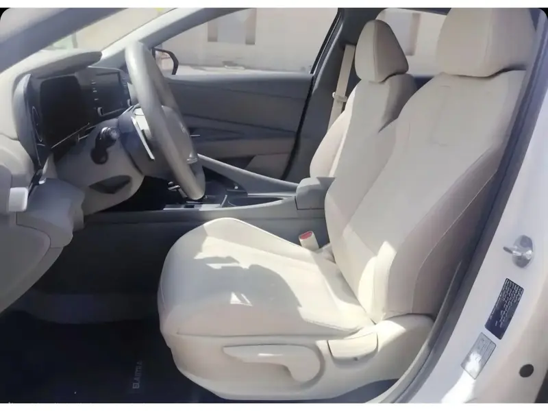 Hyundai Elantra 2025 4