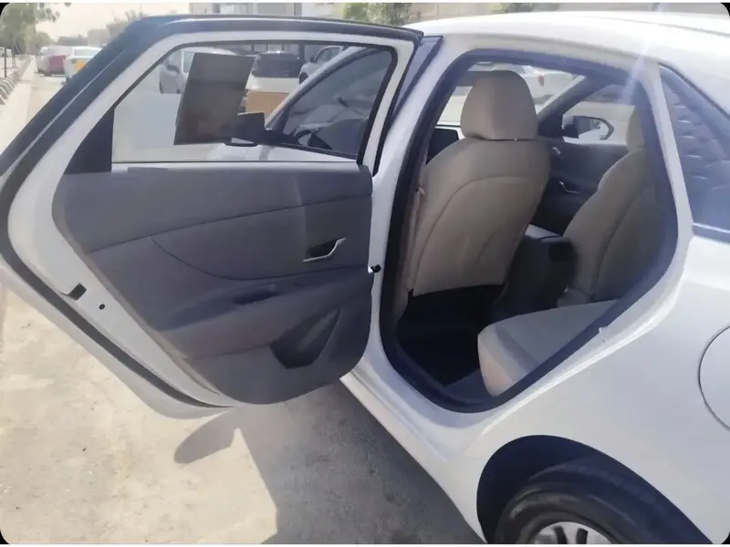 Hyundai Elantra 2025 5