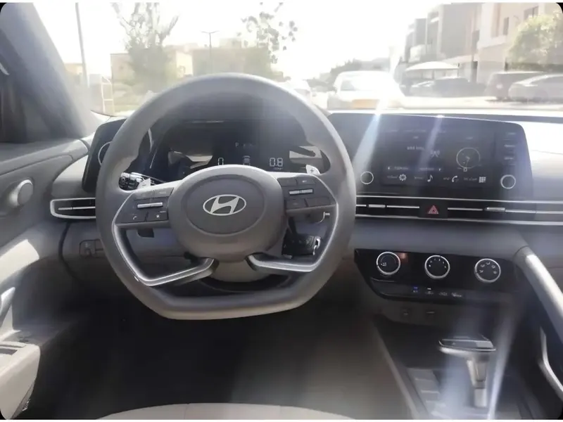Hyundai Elantra 2025 9