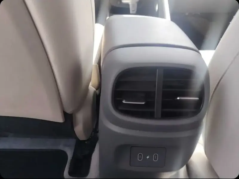Hyundai Elantra 2025 12