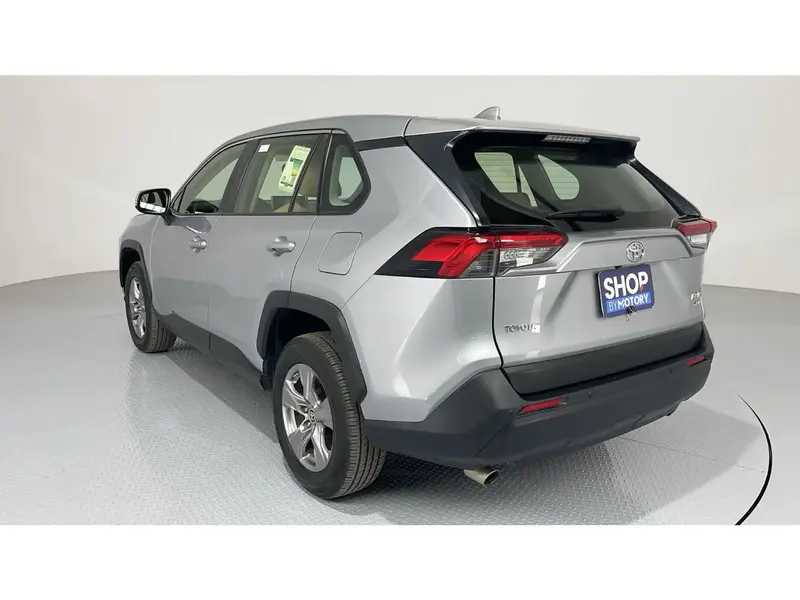 Toyota RAV4 LE 4X4 2024 5