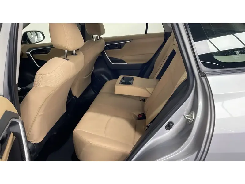 Toyota RAV4 LE 4X4 2024 19