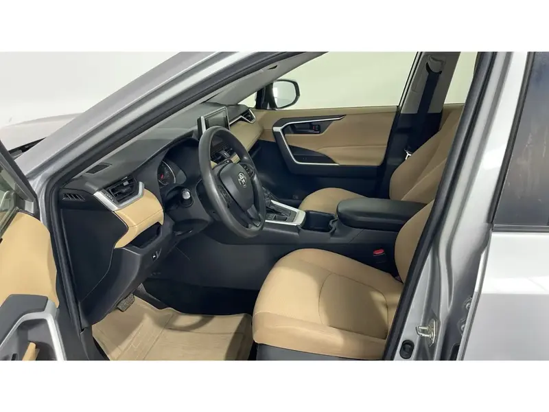 Toyota RAV4 LE 4X4 2024 21