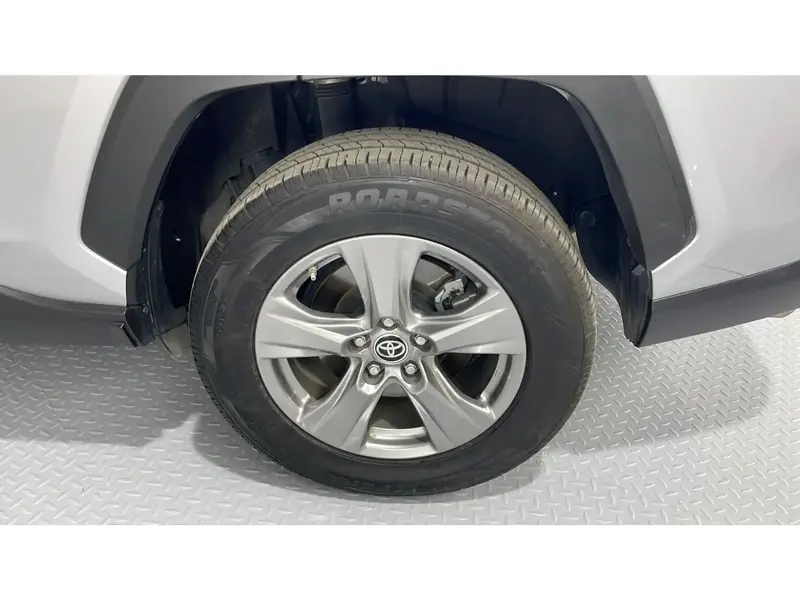 Toyota RAV4 LE 4X4 2024 22