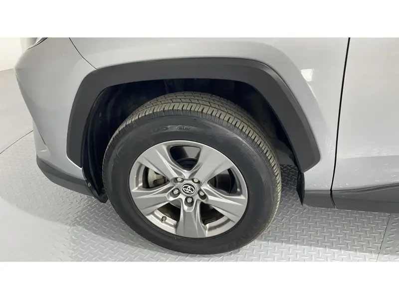 Toyota RAV4 LE 4X4 2024 23