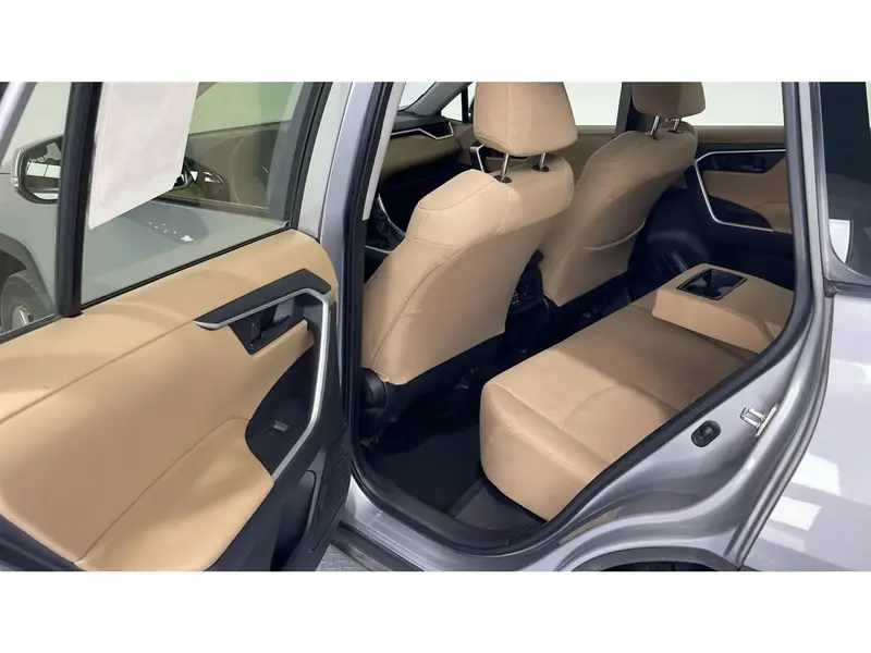 Toyota RAV4 LE 4X4 2024 24
