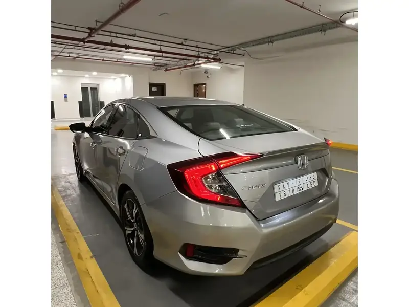 Honda Civic 2018 3