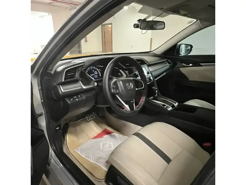 Honda Civic 2018 5