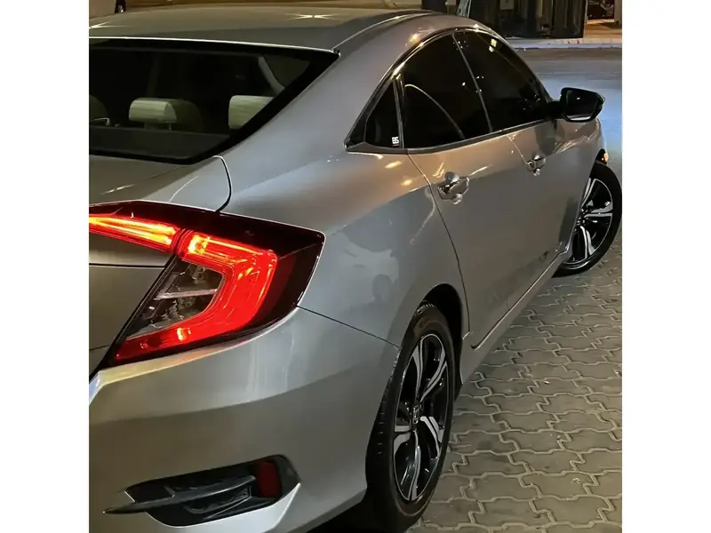 Honda Civic 2018 7