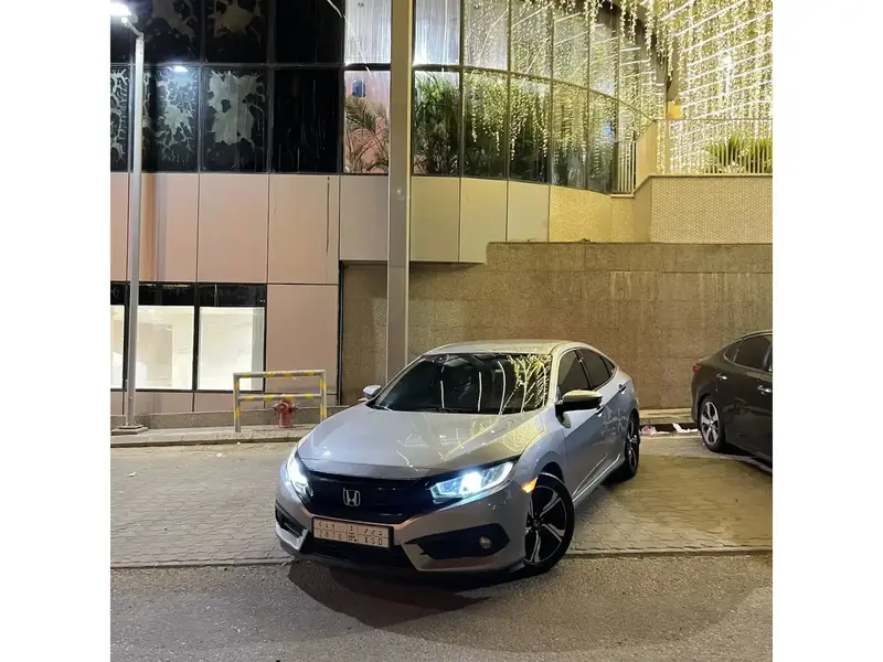 Honda Civic 2018 9