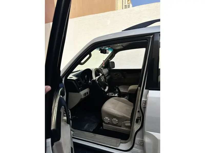 Mitsubishi Pajero 2015 4