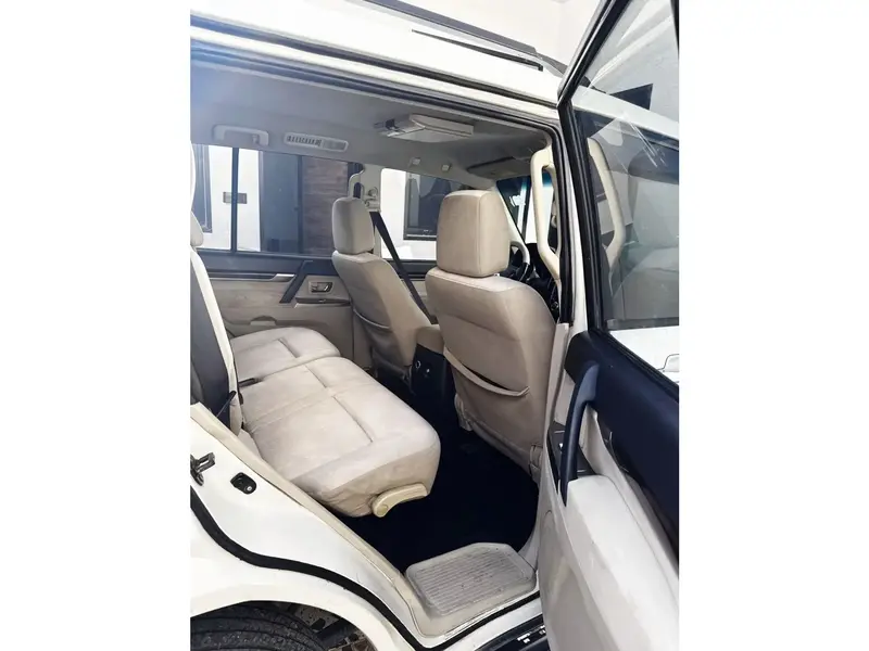 Mitsubishi Pajero 2015 8