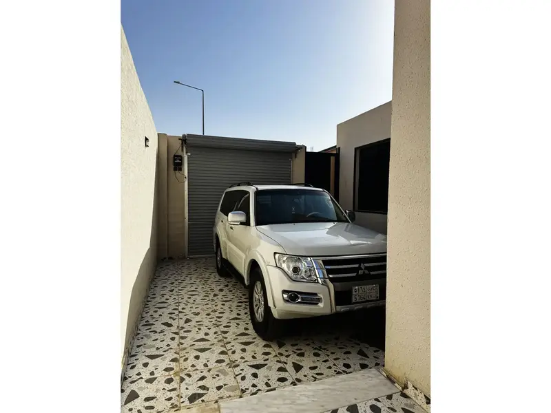 Mitsubishi Pajero 2015 2