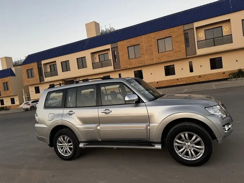 Mitsubishi Pajero 2022 8