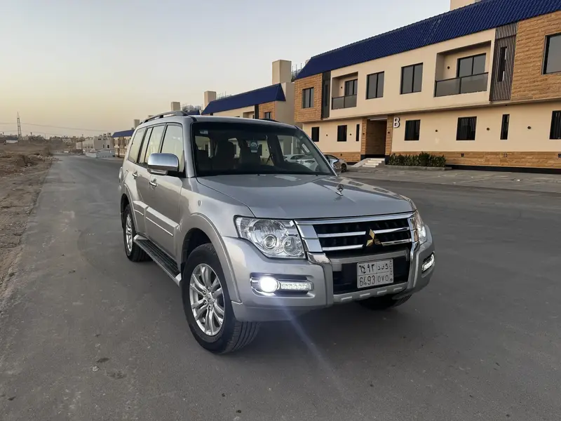 Mitsubishi Pajero 2022 4