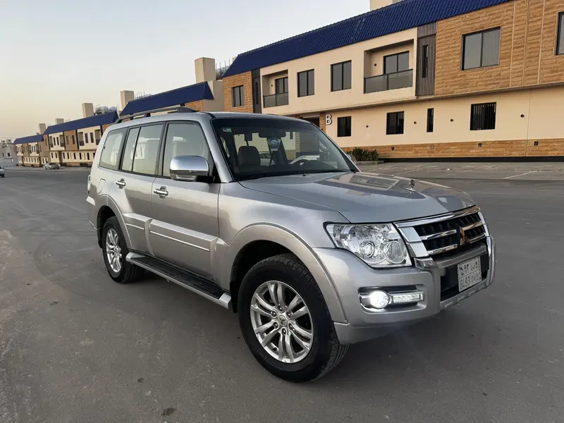 Mitsubishi Pajero 2022 5