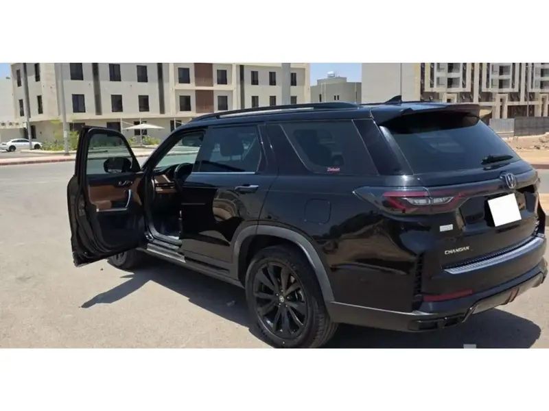 شانجان CS95 2025 Royal Black Edition  10