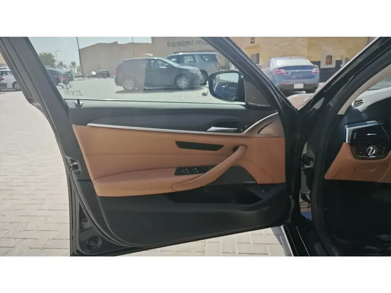 بي إم دبليو الفئة الخامسة 2022 15