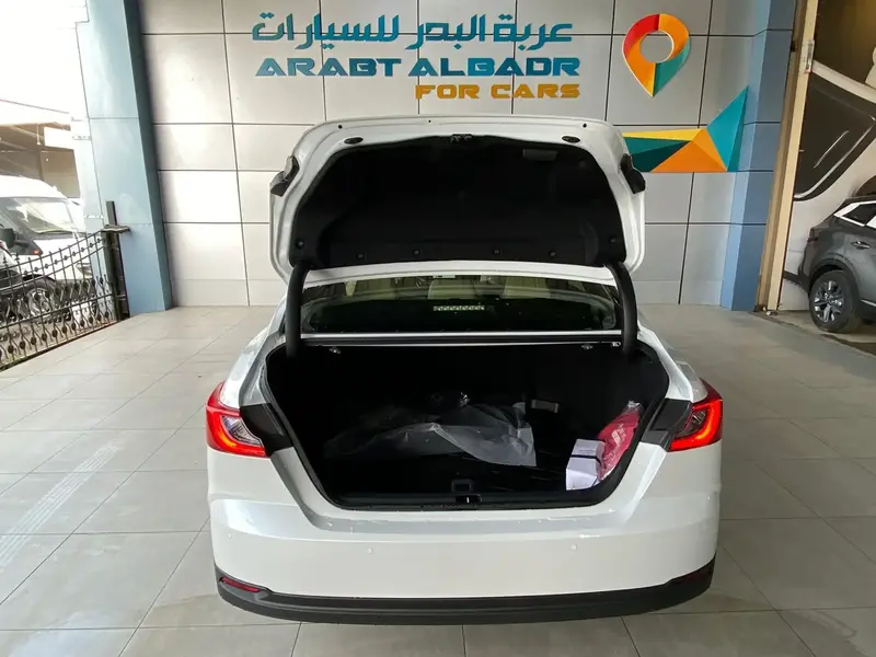 تويوتا كامري 2026 LE 14