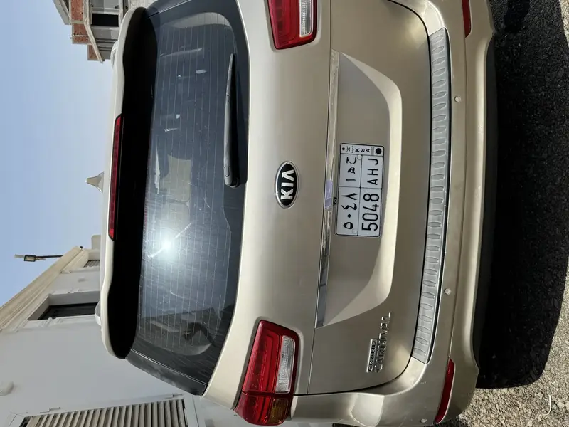 KIA Carnival 2016 4