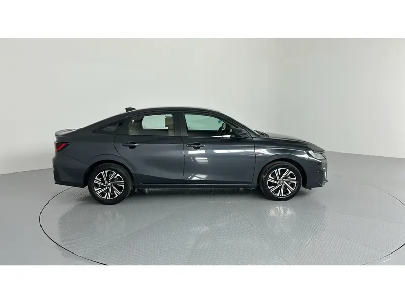 Toyota Yaris Y PLUS 1.3L 2024 6