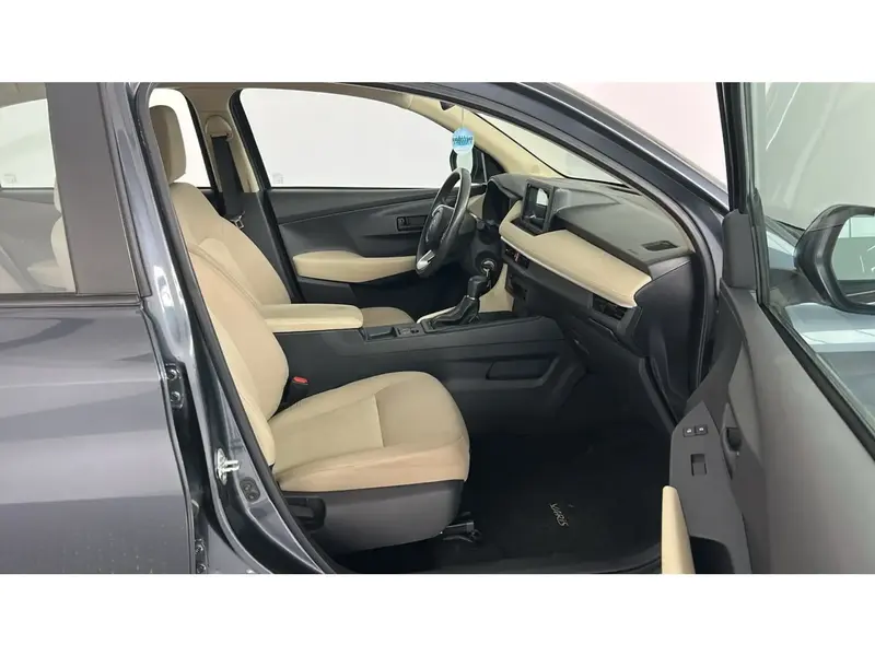 Toyota Yaris Y PLUS 1.3L 2024 8