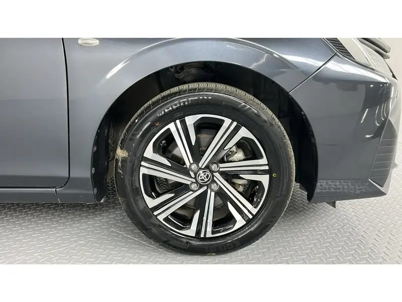 Toyota Yaris Y PLUS 1.3L 2024 12