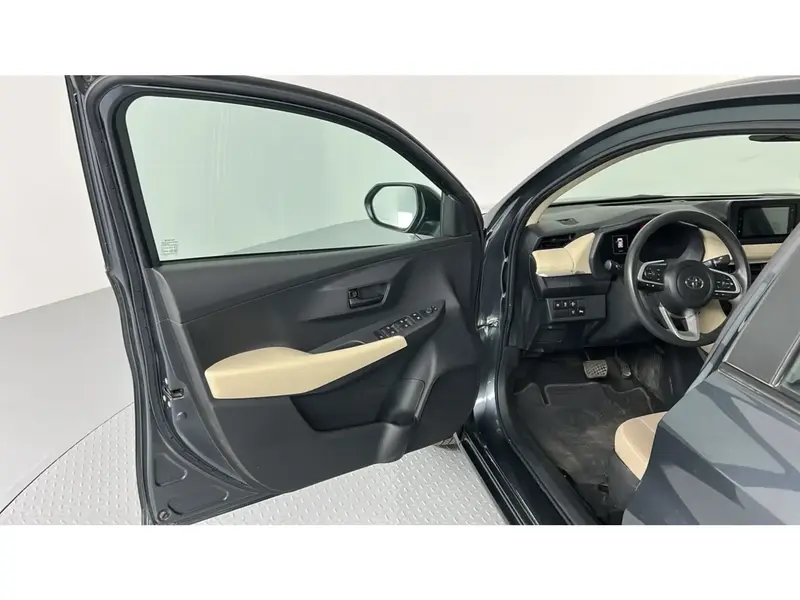 Toyota Yaris Y PLUS 1.3L 2024 22