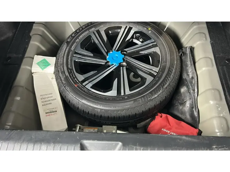 Toyota Yaris Y PLUS 1.3L 2024 33