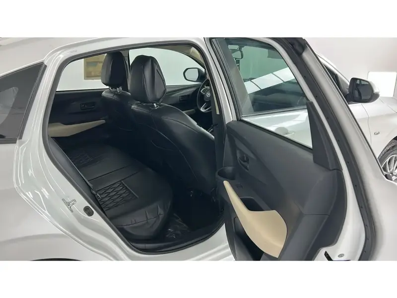 Toyota Yaris Y 2024 9