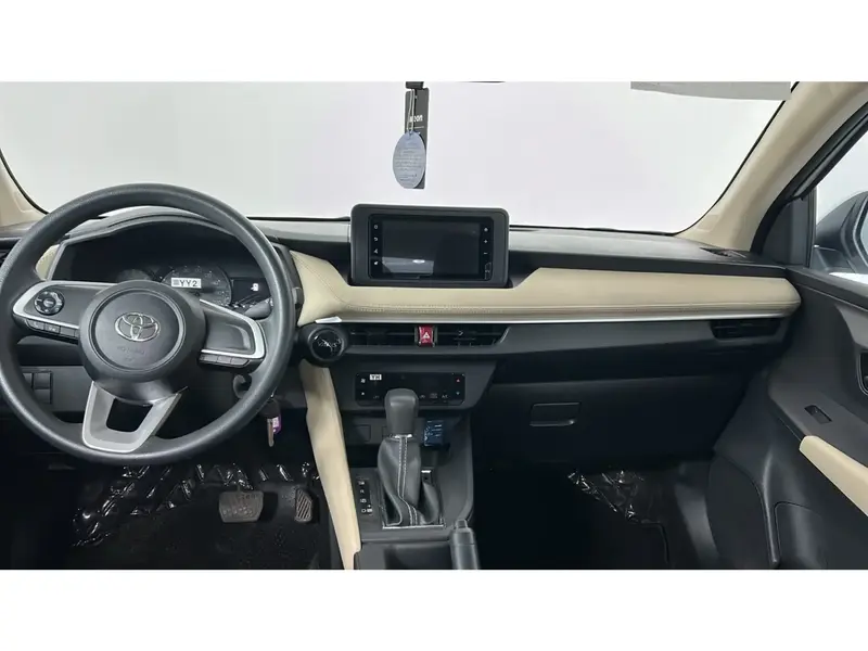 Toyota Yaris Y 2024 24