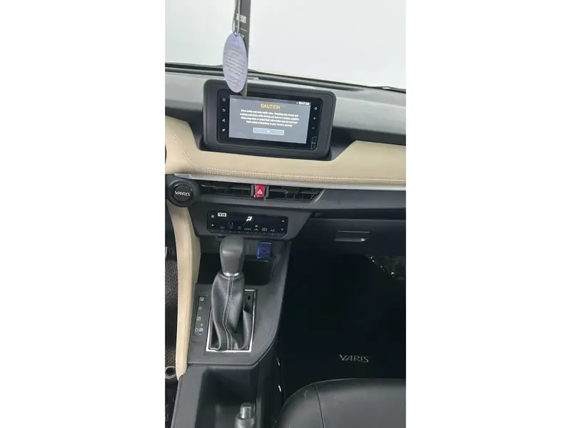 Toyota Yaris Y 2024 27