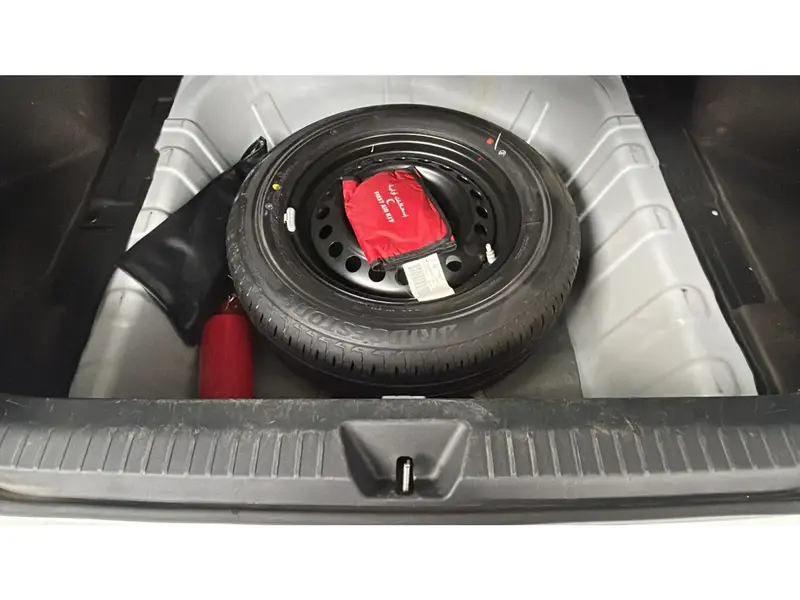 Toyota Yaris Y 2024 33