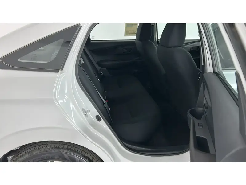 Toyota Yaris Y PLUS 1.3L 2024 10