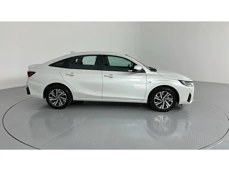Toyota Yaris Y PLUS 1.3L 2024 11