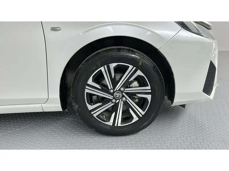 Toyota Yaris Y PLUS 1.3L 2024 12