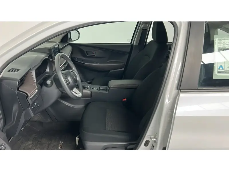 Toyota Yaris Y PLUS 1.3L 2024 23