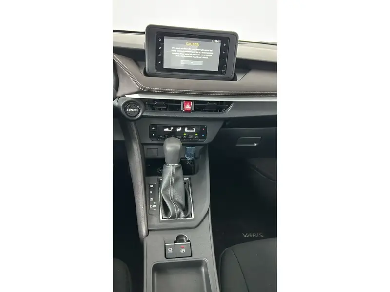 Toyota Yaris Y PLUS 1.3L 2024 27