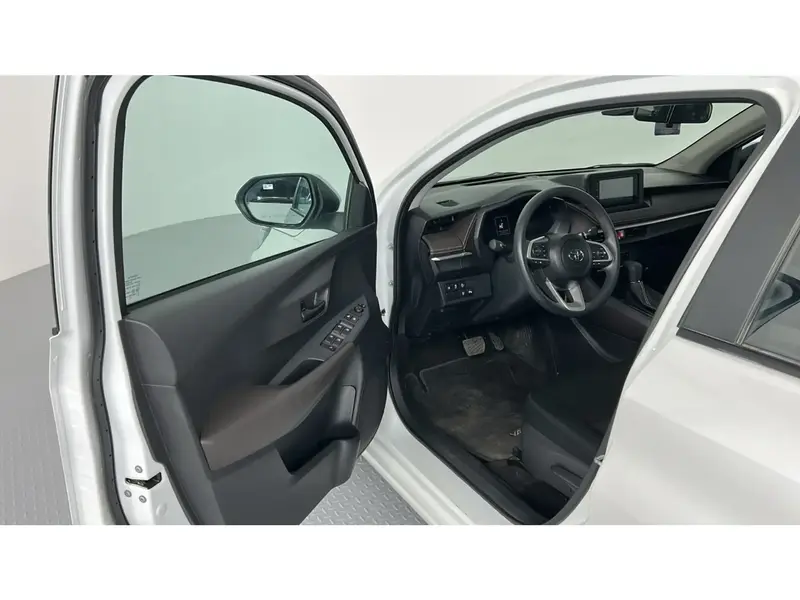 Toyota Yaris Y PLUS 1.3L 2024 28