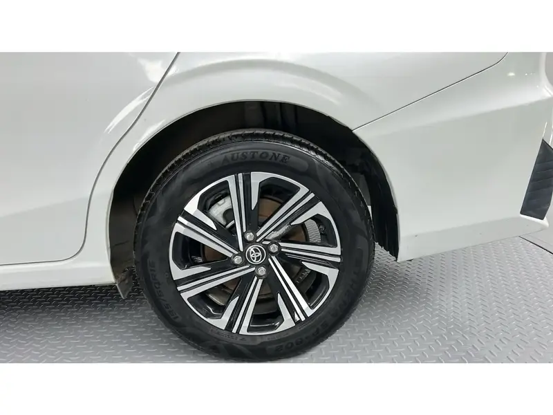 Toyota Yaris Y PLUS 1.3L 2024 31