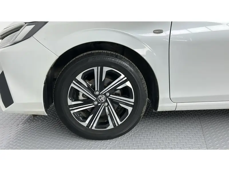 Toyota Yaris Y PLUS 1.3L 2024 32