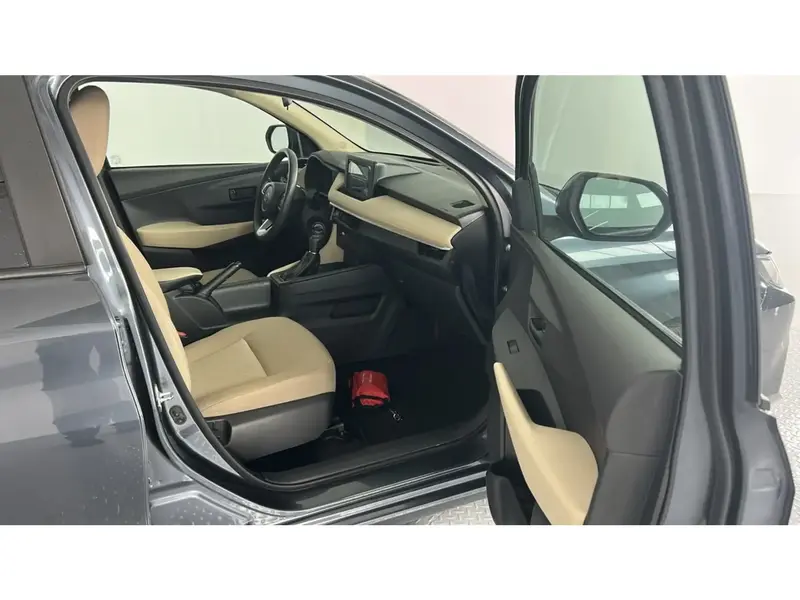 Toyota Yaris Y 2024 8